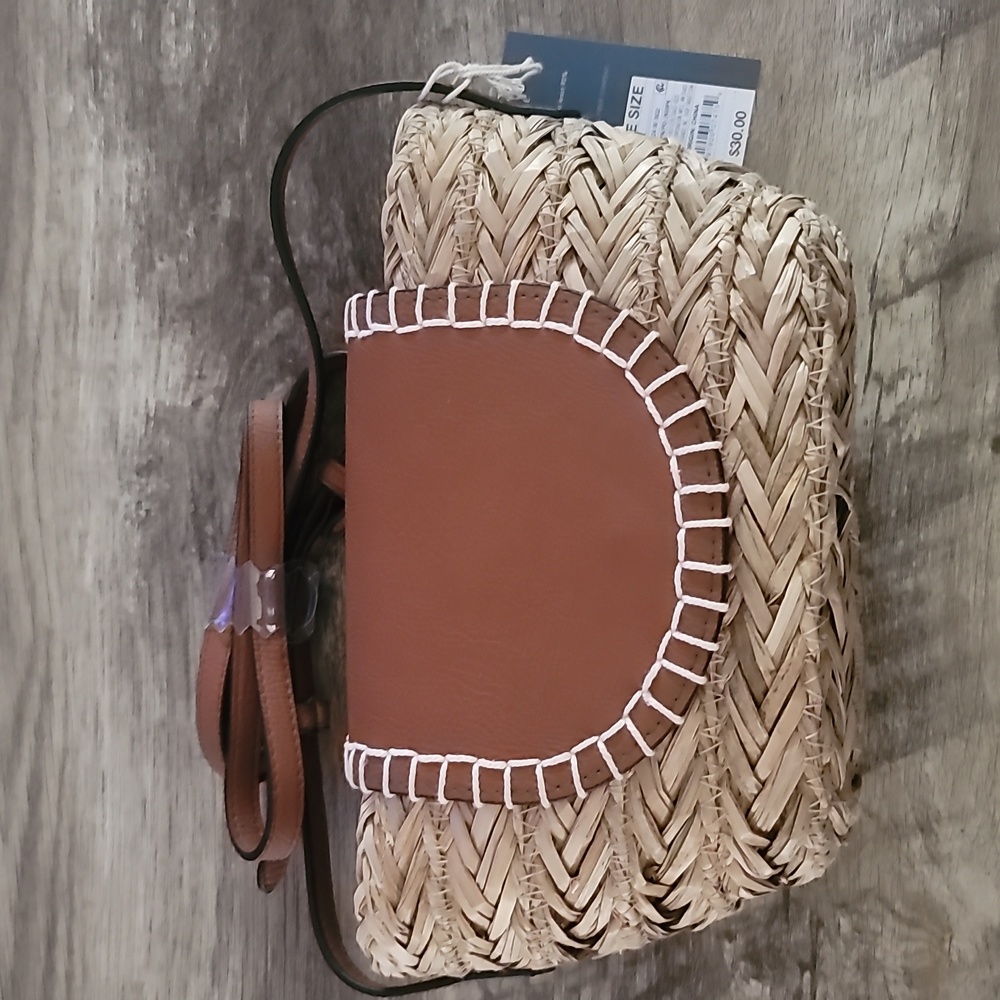NWT Univeral Thread Crossbody Straw bag